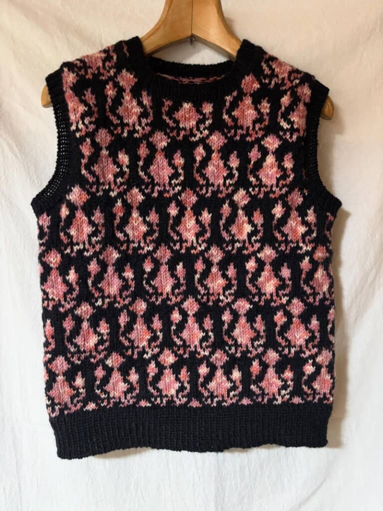 紋章のような、燃えさかる炎のような……