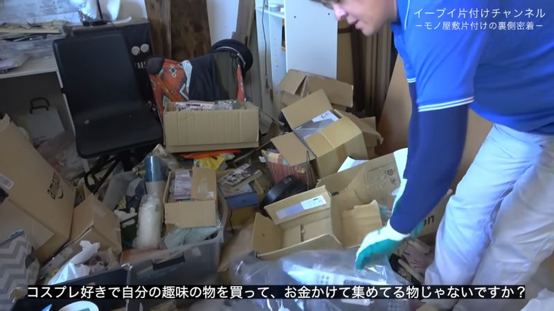部屋の中にある物の全てがゴミではないと語る社長