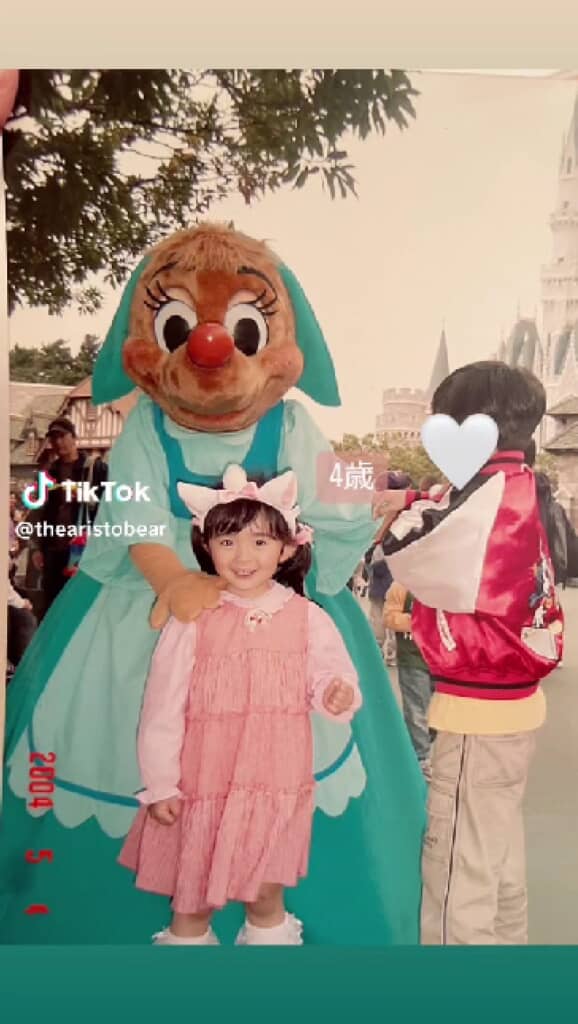 マリーのカチューシャを付けたまりにゃさん