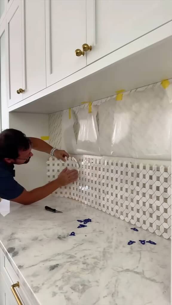 妻が不満を持っているキッチンを夫がステキにDIY