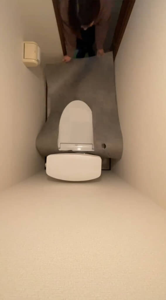 事前に床の“型紙”を作ることでマットがぴったりはまるように