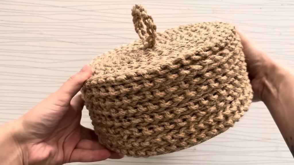 麻ひもを外側に貼れば出来上がり！