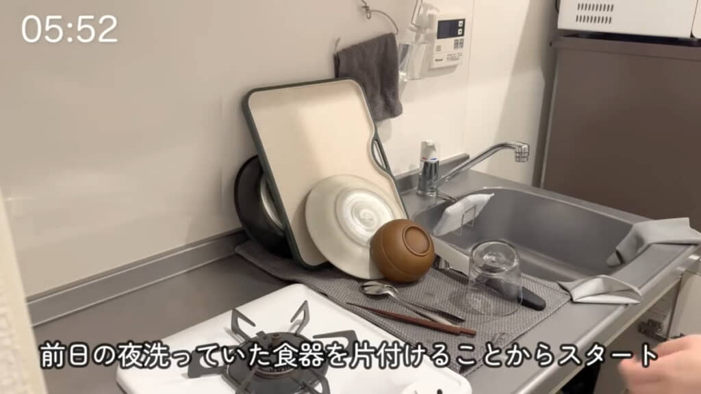 動き出しは乾いた食器を仕舞うところから