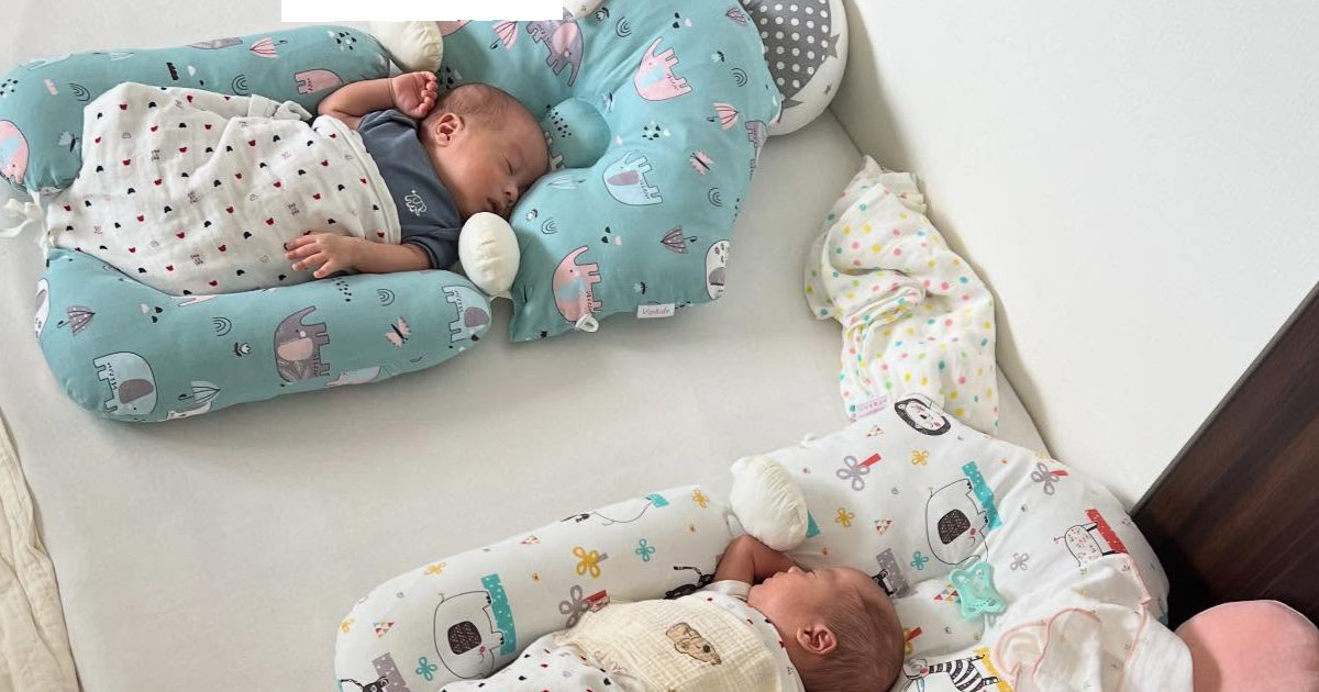 三つ子赤ちゃんを整列で寝かせたはずが…… パパママが目撃した