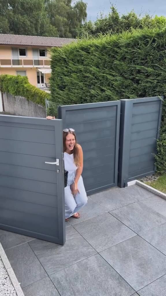 パパを見て崩れ落ちるママ