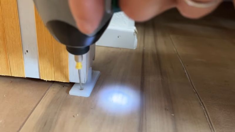 スライドガイドピンを床に固定