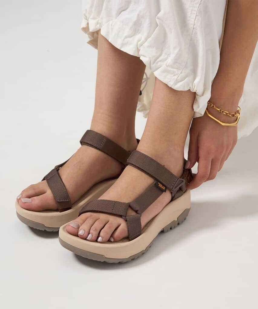 新品⭐️ Teva サンダル グリーンレーベルリラクシング 別注 23 ベージュ Teva「ハリケーン」厚底サンダルにトープ＆ベージュのグラデ
