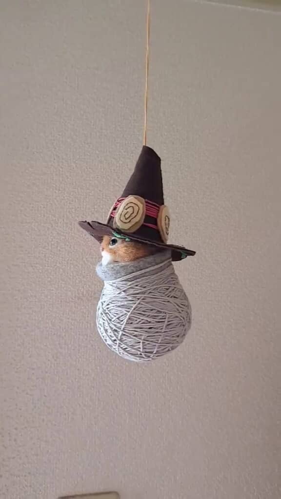 羊毛フェルトで作ったモンスターハンターワイルズのルロウの側面