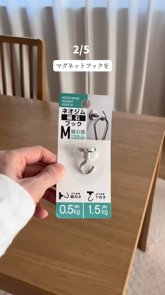 ダイソーの壁掛けフック→アラフォー主婦が手に取ると……　「天才！」完全予想外の使い方に「目からウロコすぎ」（1/2） | ライフハック ねとらぼ