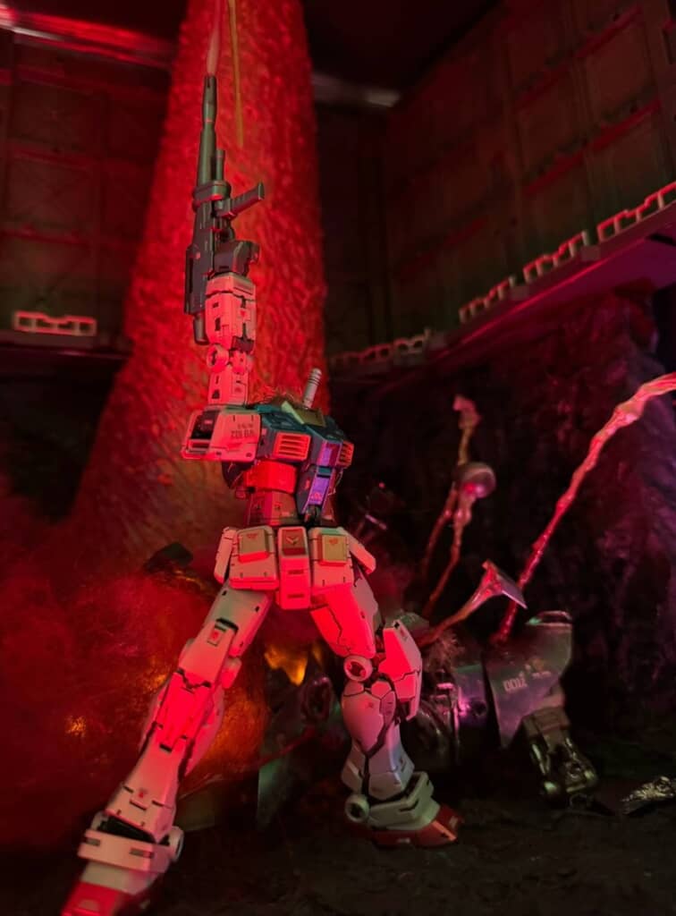 ポスターの構図を再現したジオラマ