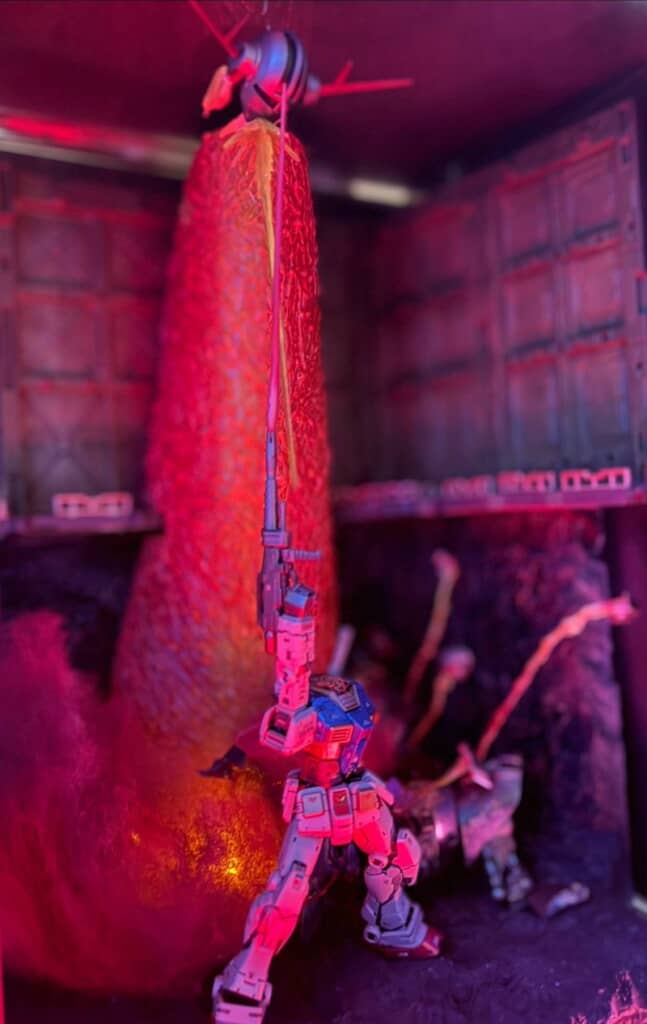 互いに攻撃するジオングとガンダム