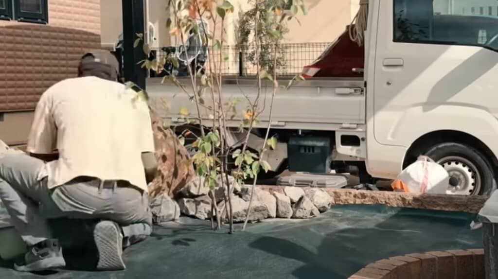 割栗石を並べます