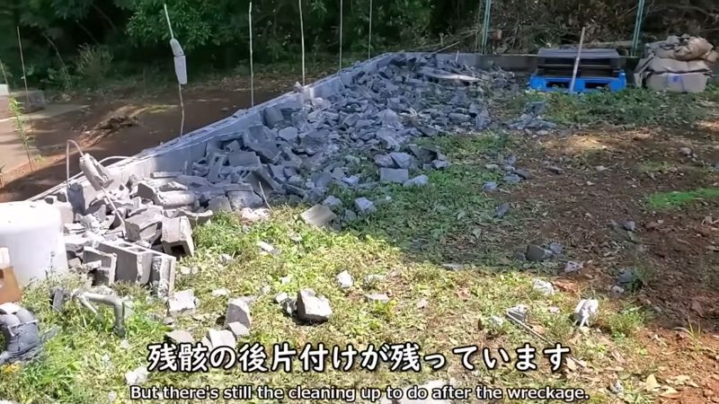ブロック塀だった大量のがれき
