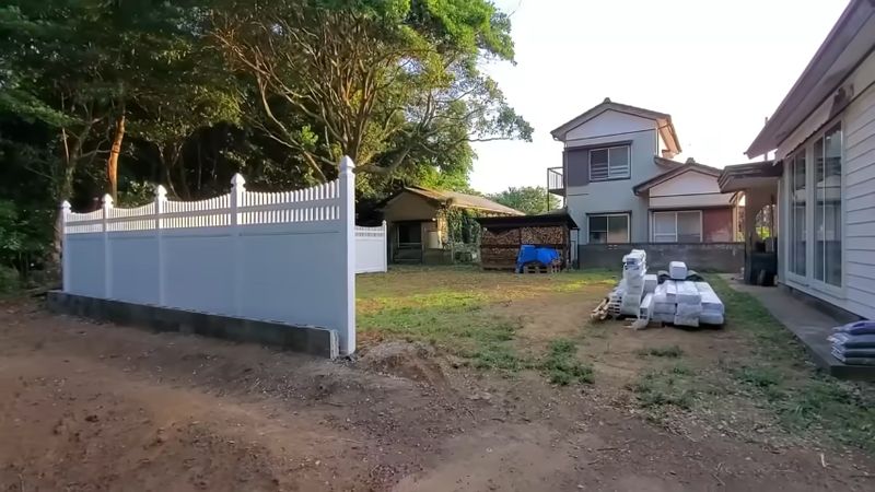ブロック塀があった場所に設けたオシャレなフェンス