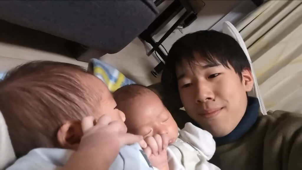 双子ちゃんのかわいさに癒やされるひろさんです