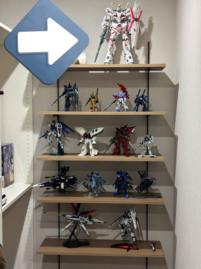 事故が起きる前のガンプラ棚