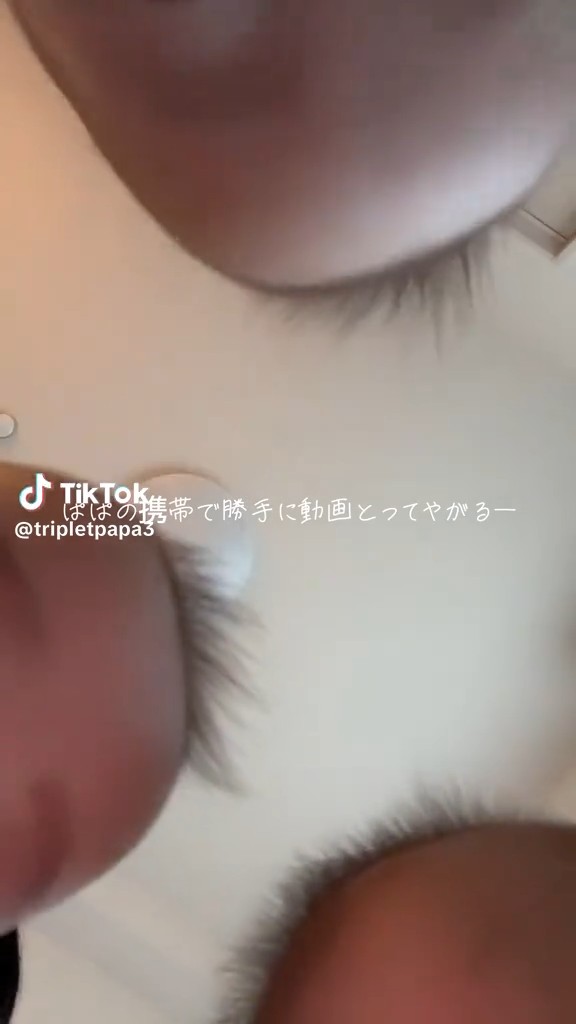 パパのスマートフォンで自撮り