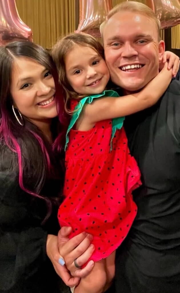 2人の愛の結晶である娘との3ショット