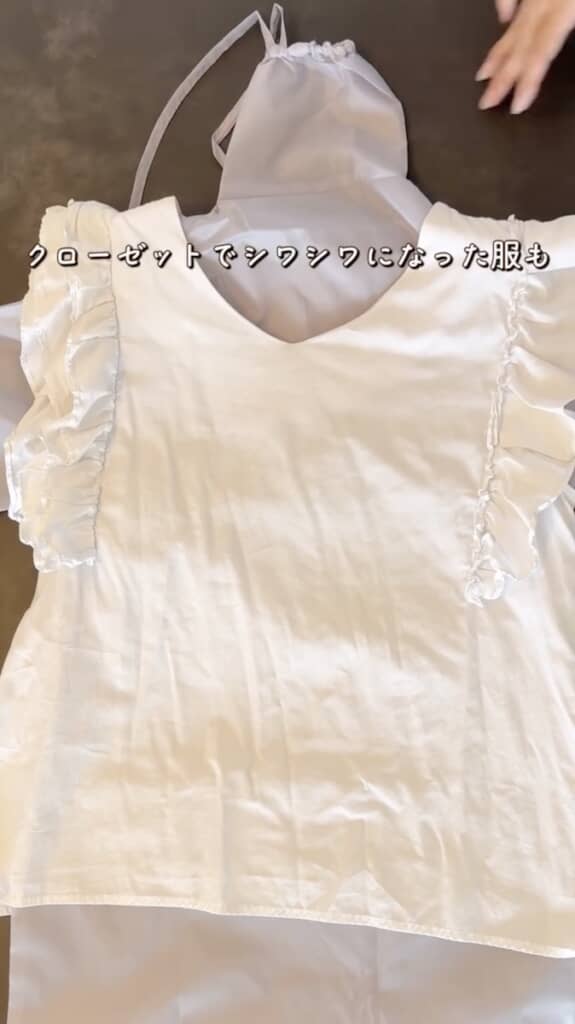 シワシワになった服をセット（動画提供：めぐち／meguchi_mamaさん）
