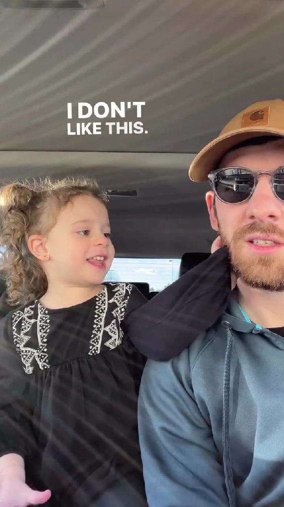 娘「パパのヒゲ、好きじゃない」→パパがヒゲを全部剃ると……　娘の衝撃の一言に3000万再生超えの大反響【海外】