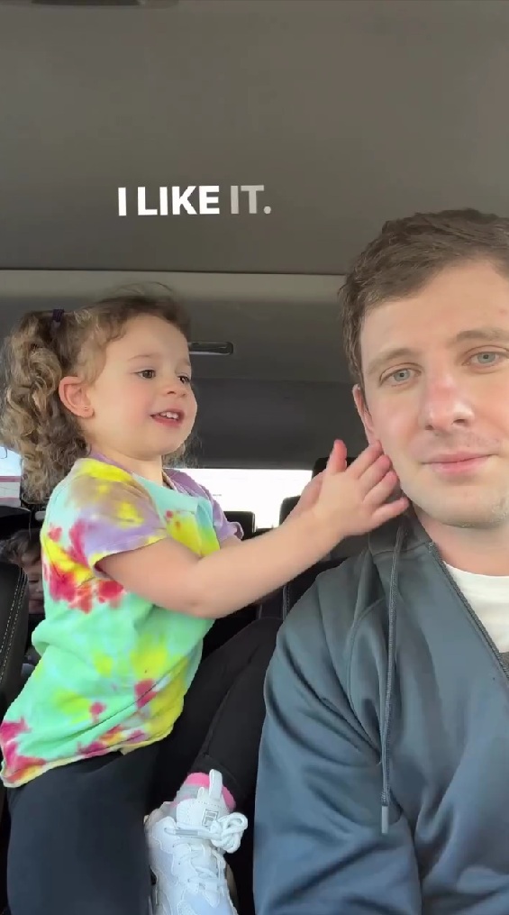 娘「パパのヒゲ、好きじゃない」→パパがヒゲを全部剃ると……　娘の衝撃の一言に3000万再生超えの大反響【海外】