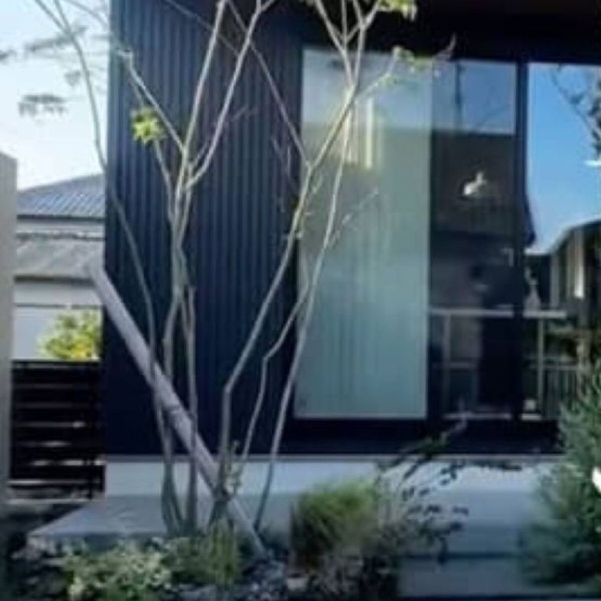 夫に留守を任せたら庭が……　妻絶句の光景に「これはツラいww」「リゾート感出てて草」と1107万再生 | ライフスタイル ねとらぼ