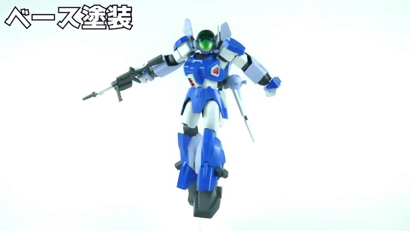 ベース塗装を施してアニメに近くなったレイズナーのプラモデル