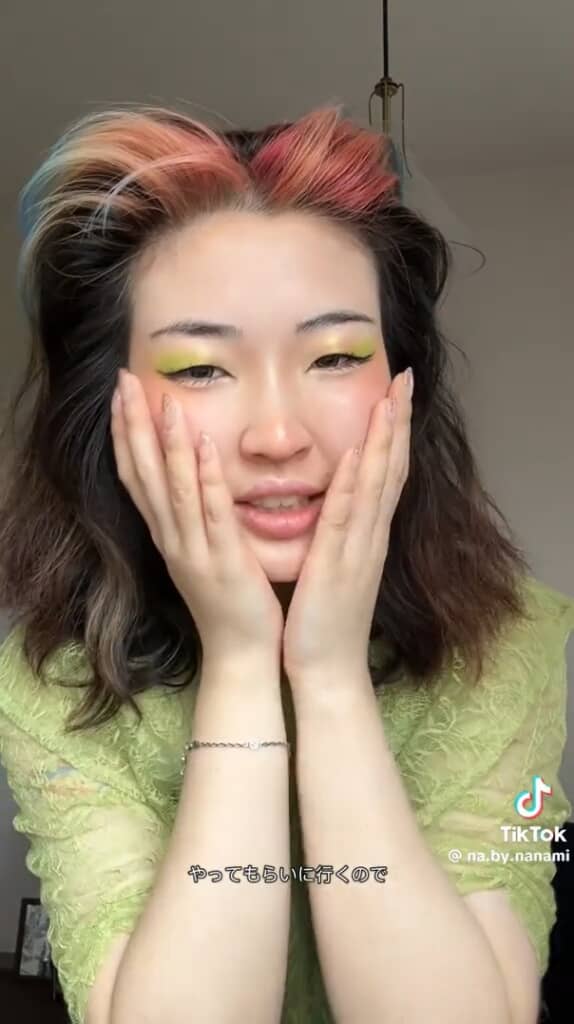 メイク完成！　髪は美容室でセットします