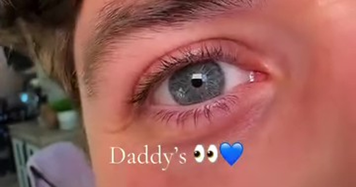 青い瞳のパパ×緑の瞳のママ→赤ちゃんの瞳を見てみると……「うわっ」「うっとりするほどきれい」　つながりを感じる姿に反響（1/3） | ライフスタイル ねとらぼ