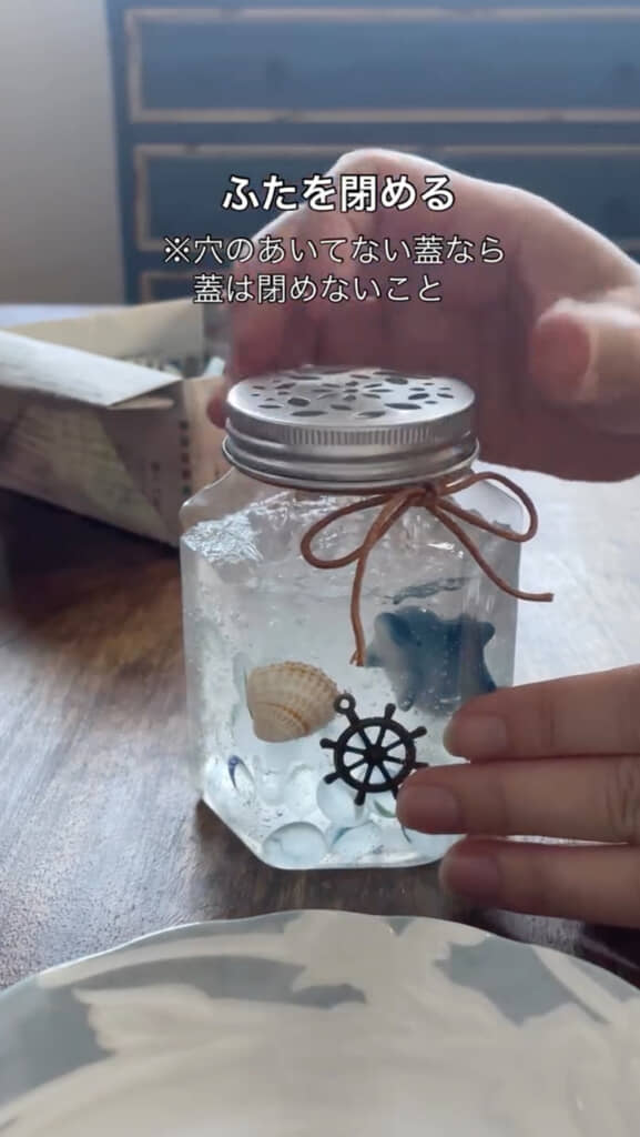 瓶のフタを閉める