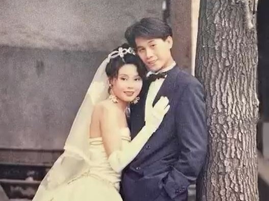 おしどり夫婦が昔の写真を再現したら……「どうなってるの!?」　“現在の姿”が570万再生「全然変わらない」「ドラマみたい」【海外】（1/3） | ライフスタイル ねとらぼ