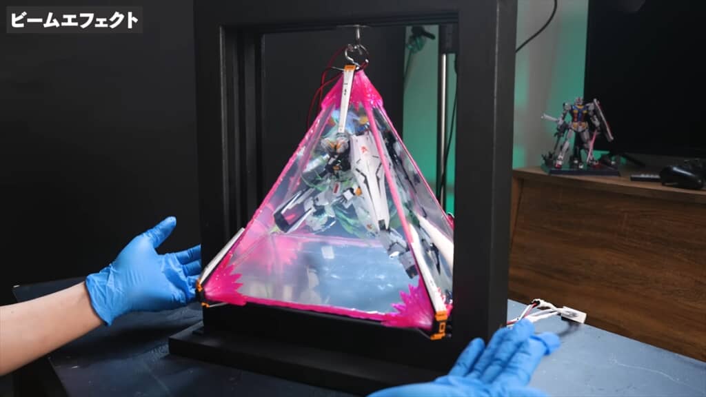 「νガンダム」のガンプラ、レジンと電飾でフィン・ファンネルバリアを完全再現