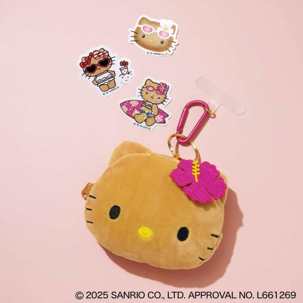 日焼け ハローキティぬいぐるみポーチチャーム＆ステッカー3点セット（出典：Amazon.co.jp）