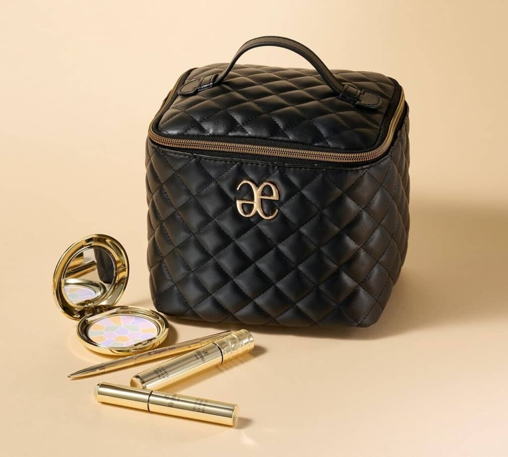 『Elegance PARIS 麗しのコスメポーチBOOK』　（出典：Amazon.co.jp）