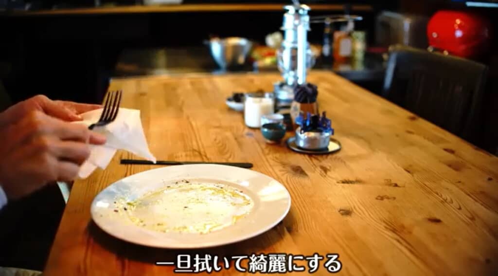 水の節約のため汚れを拭いて最後にまとめて洗います