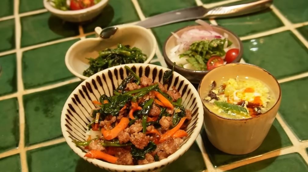 ビビンバとナムルなどアジアンなメニューが完成