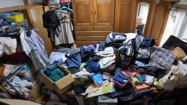 洋服が山積みだったクローゼット