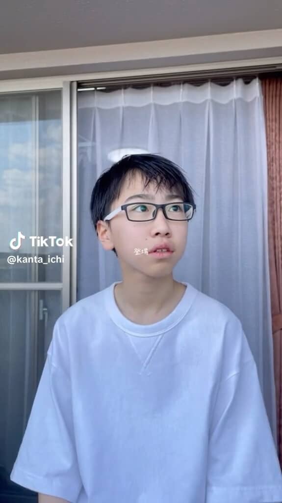 ヘアモデルを務める三男の弟