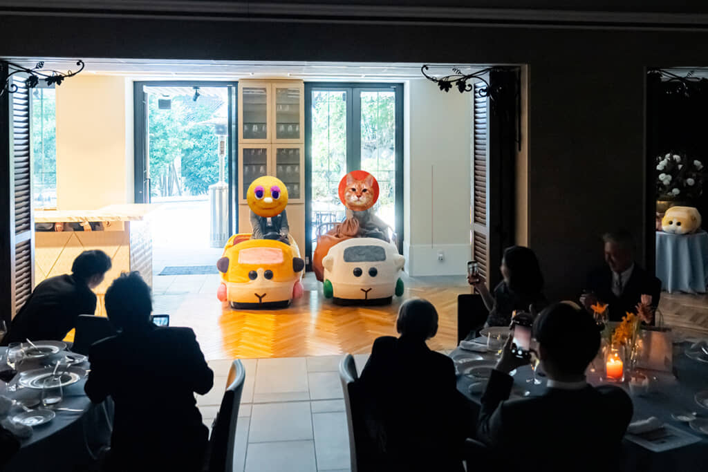 なんとモルカーに乗って再入場！