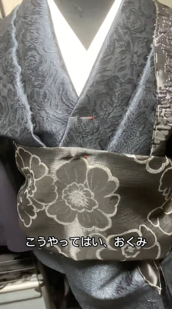 まずは全体の形を見ながら仮縫い