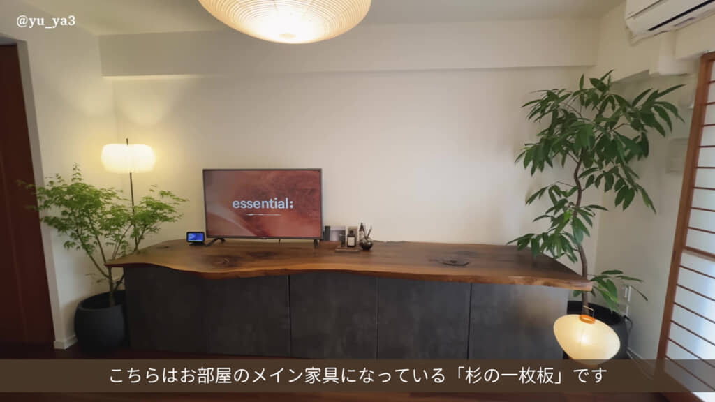 巨大な神代杉の板