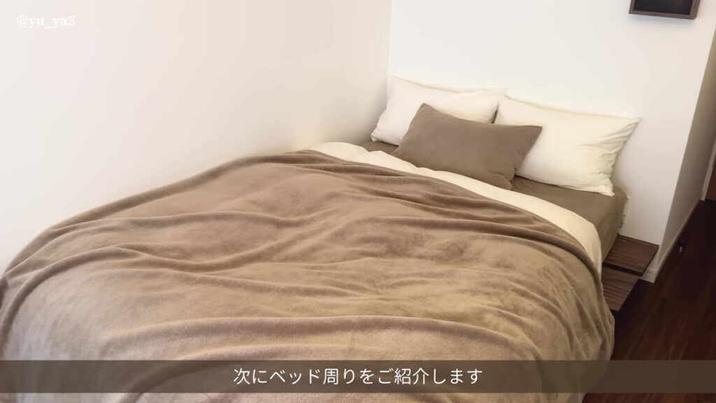 無印良品多めのベッド周り