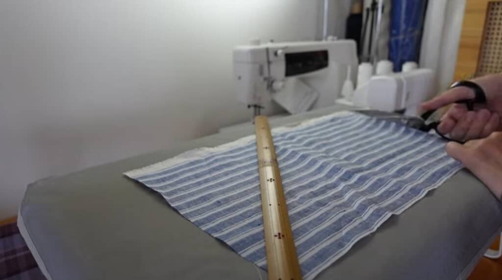 サイズを測って裁断します