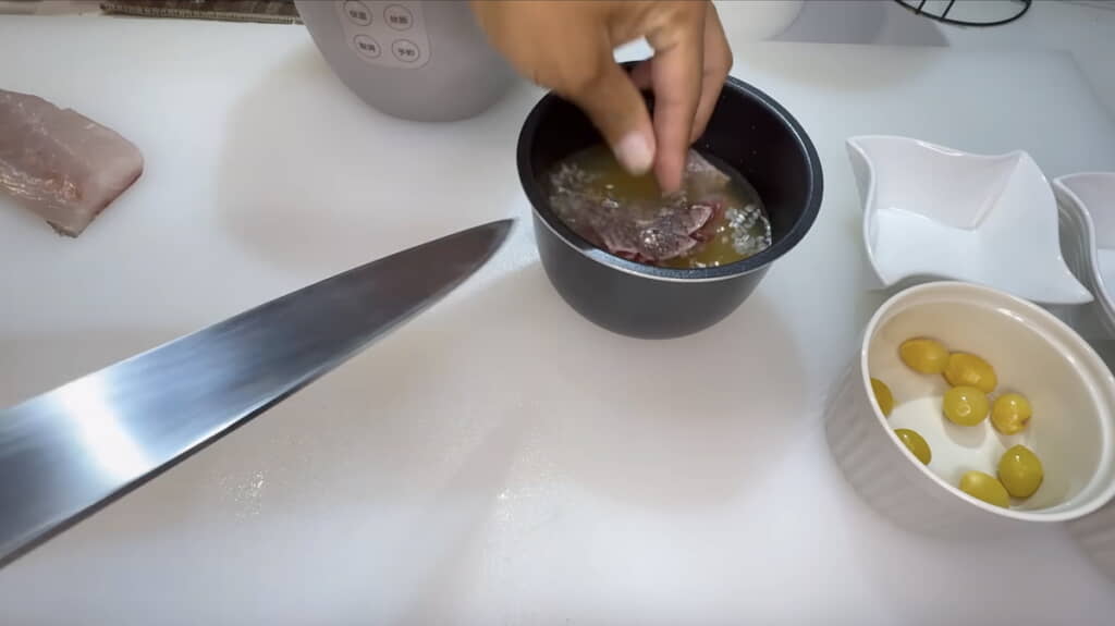 残った出汁で鯛めしを作る
