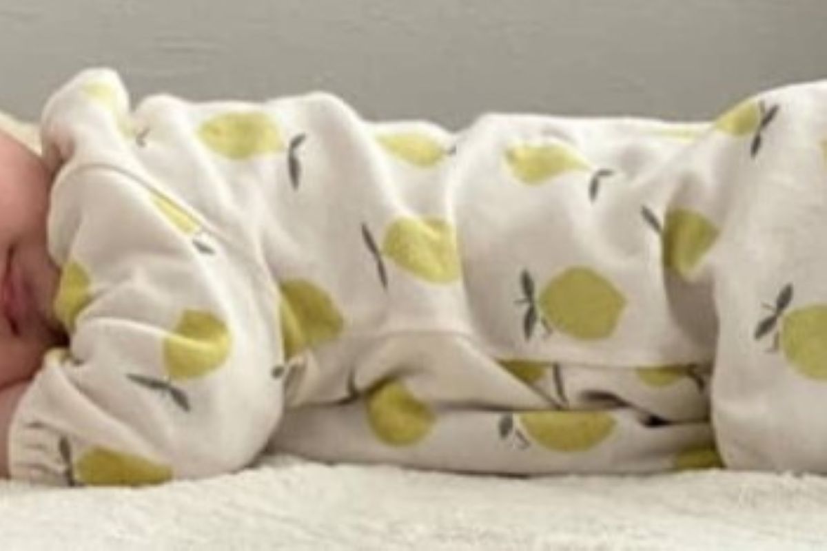 「なんか視線を感じる」　ふと0歳長男を見たママ→次の瞬間……「こりゃ反則」　“ママもん絶”な表情に「たまらんですわ」（1/2） | 育児 ねとらぼ