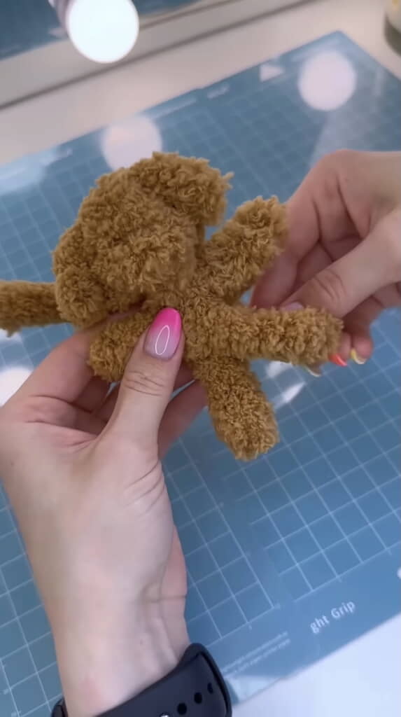 ワンコの胴体や手足を作っていく