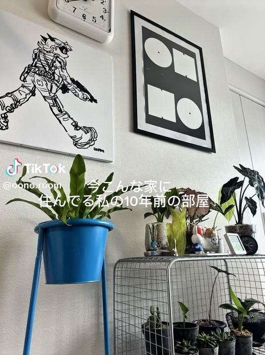 シックでベーシックカラーの洗練された部屋に