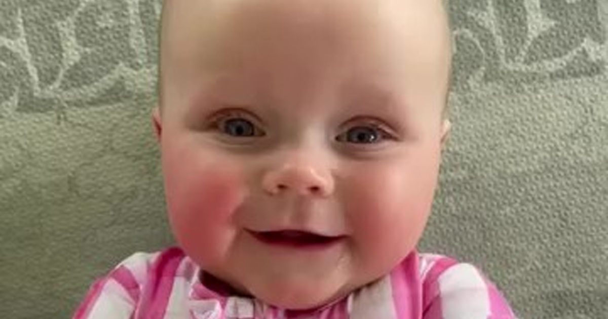 赤ちゃんにかわいい洋服と髪型をさせたいと待ちきれなかったママ→しかし、成長したら……　2100万再生のまさかのオチに「めっちゃいいママだ」【海外】（1/3） | 育児 ねとらぼ