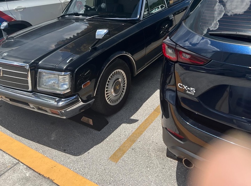 グアムで見掛けた黒塗りの車