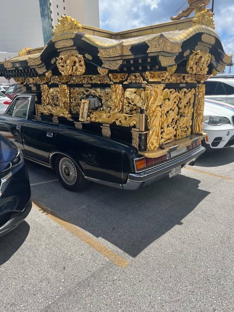 グアムで見掛けた霊柩車の後部
